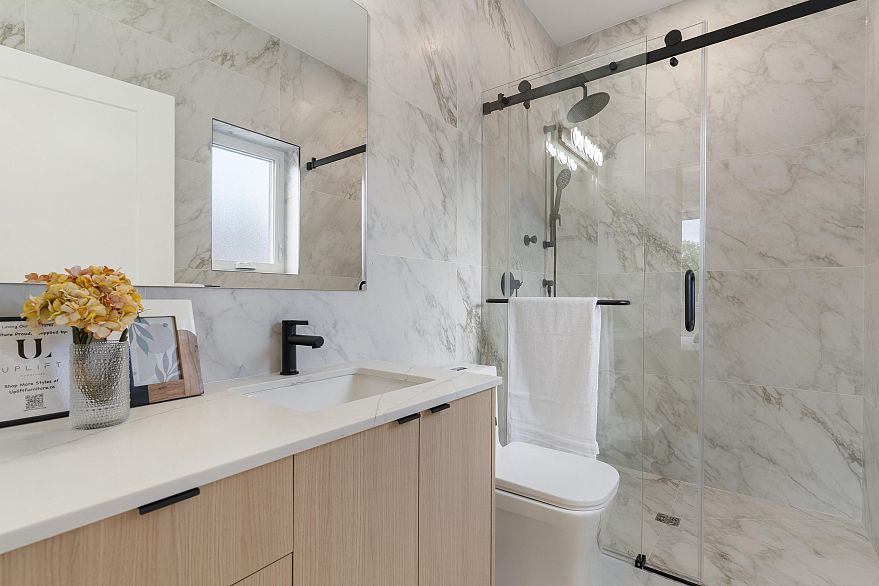 2 4257 Beatrice Street