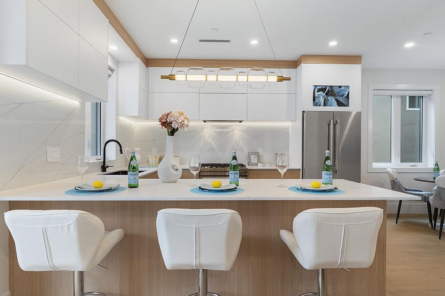 2 4257 Beatrice Street