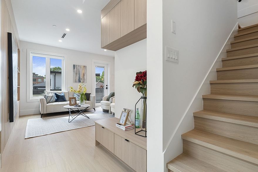 2 4257 Beatrice Street