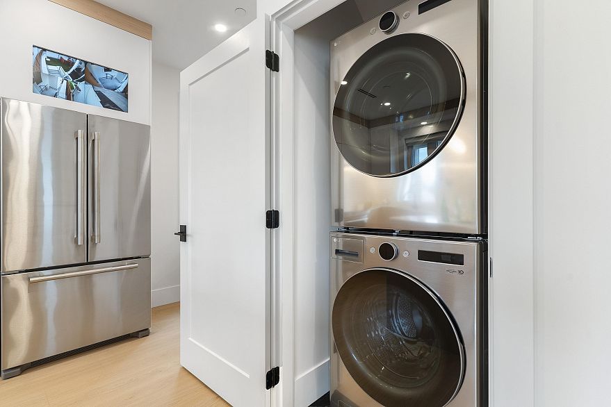 2 4257 Beatrice Street