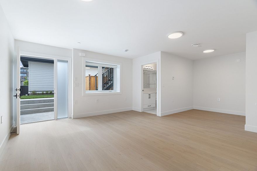 2 4257 Beatrice Street