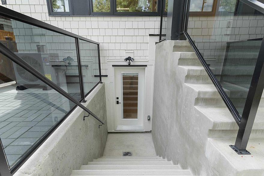 1 4257 Beatrice Street