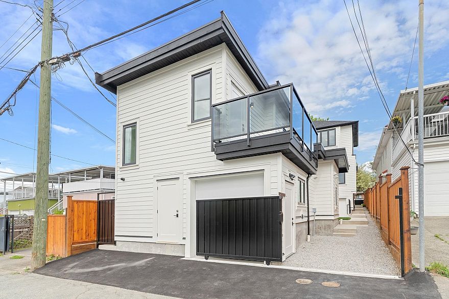 2 4257 Beatrice Street