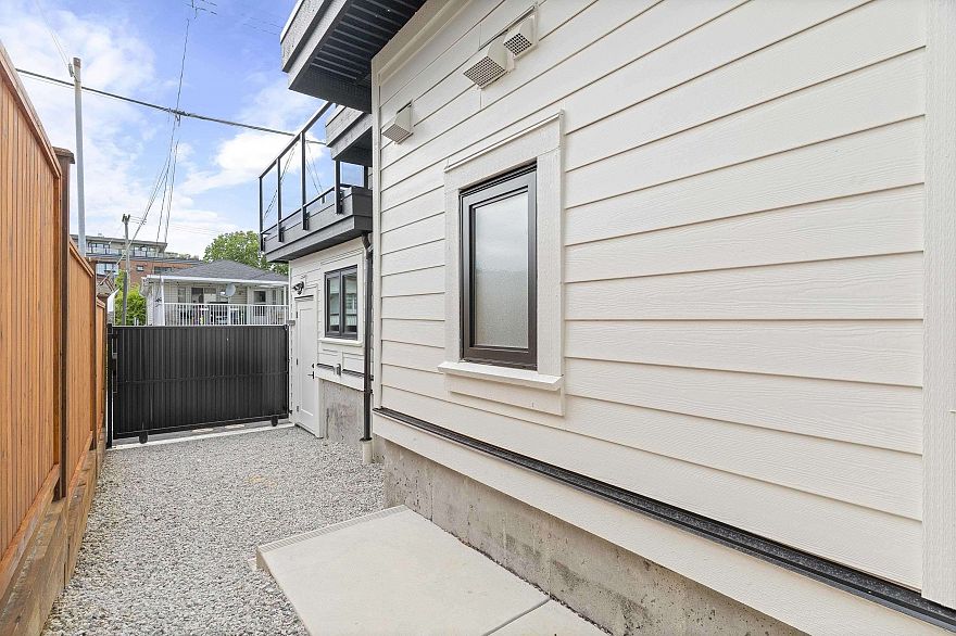 2 4257 Beatrice Street