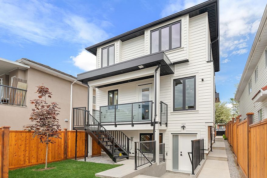 2 4257 Beatrice Street