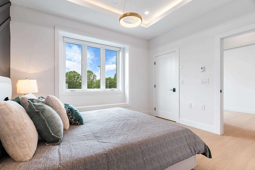 2 4257 Beatrice Street