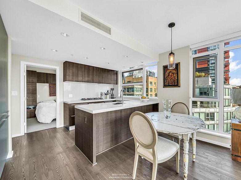 1107 1351 Continental Street