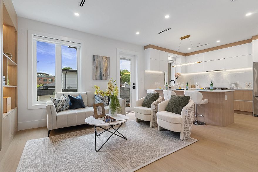 2 4257 Beatrice Street