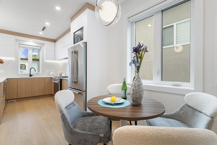 2 4257 Beatrice Street