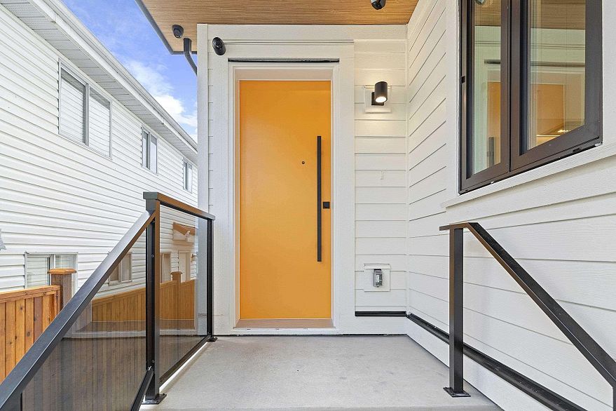 2 4257 Beatrice Street