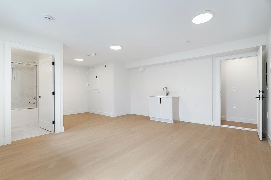 2 4257 Beatrice Street