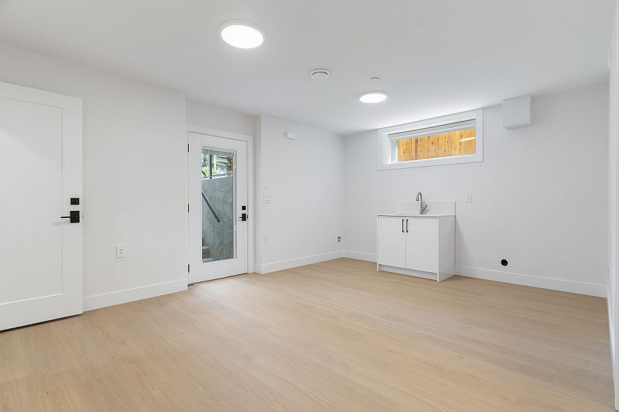 1 4257 Beatrice Street