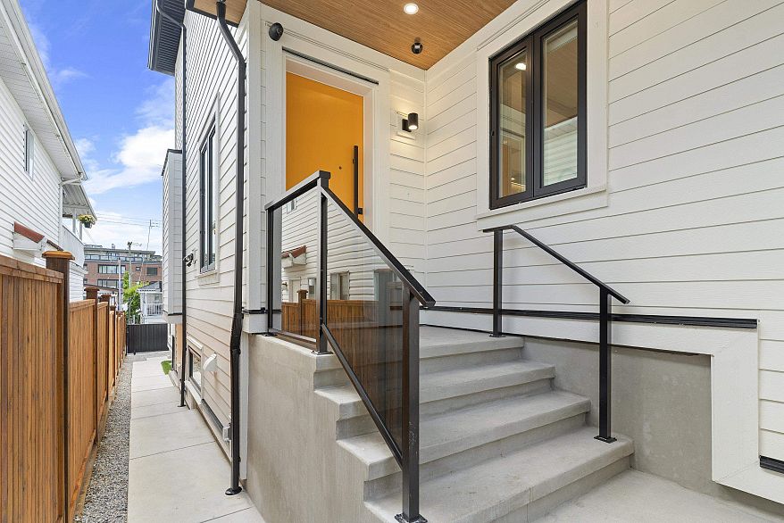 2 4257 Beatrice Street