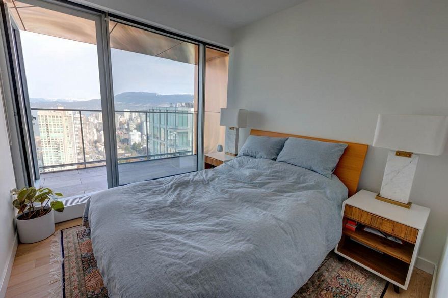 3703 1480 Howe Street