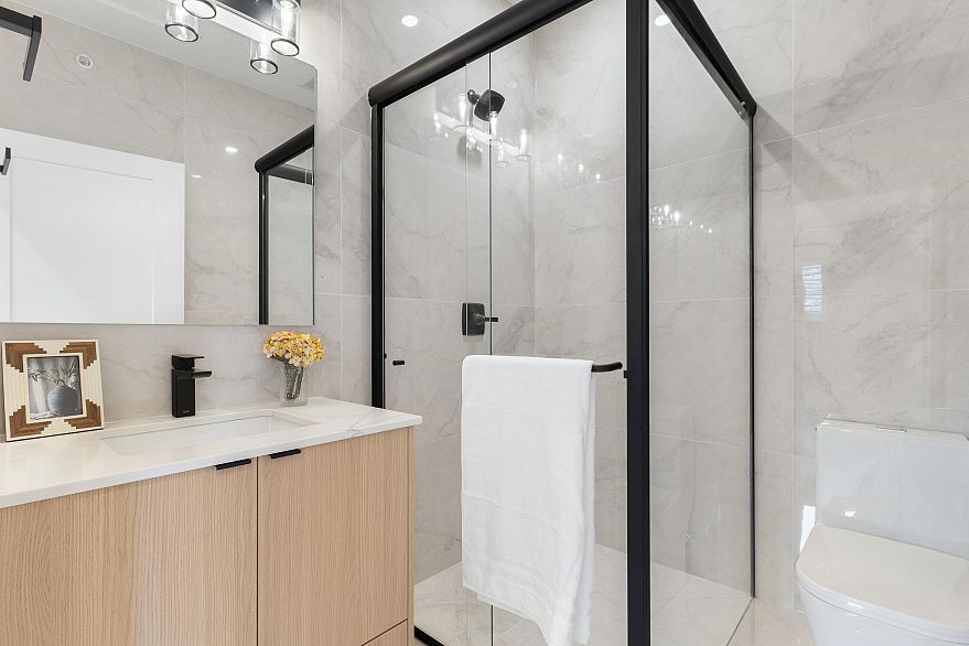 2 4257 Beatrice Street