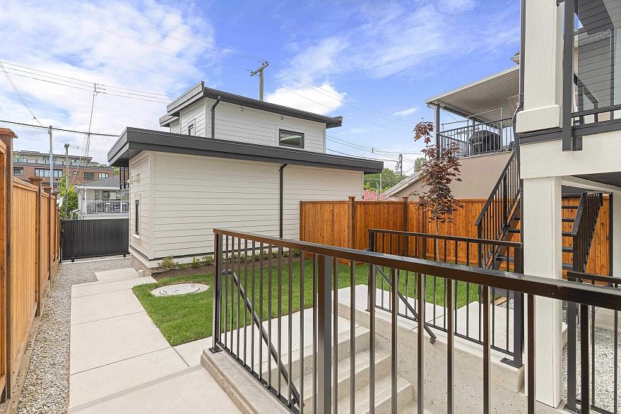 2 4257 Beatrice Street