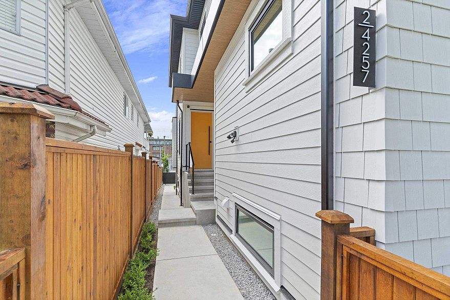 2 4257 Beatrice Street