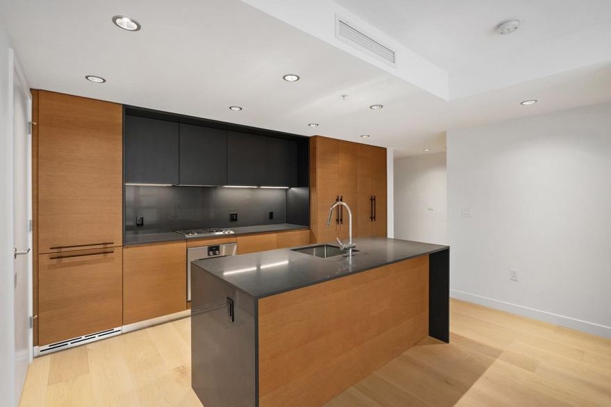 3210 1289 Hornby Street