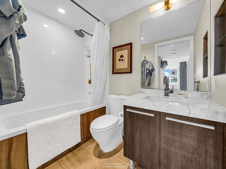 1107 1351 Continental Street