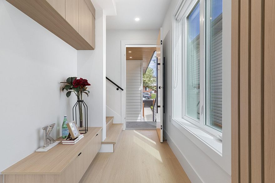 2 4257 Beatrice Street