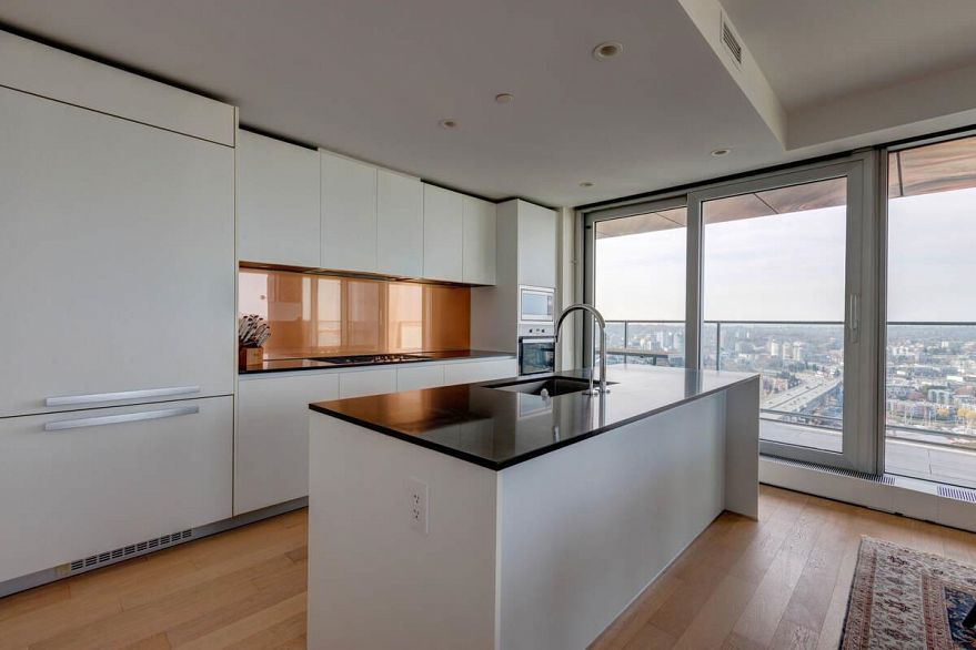 3703 1480 Howe Street