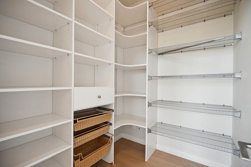 PH4 2321 Scotia Street