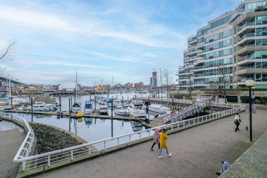 2207 1500 Howe Street