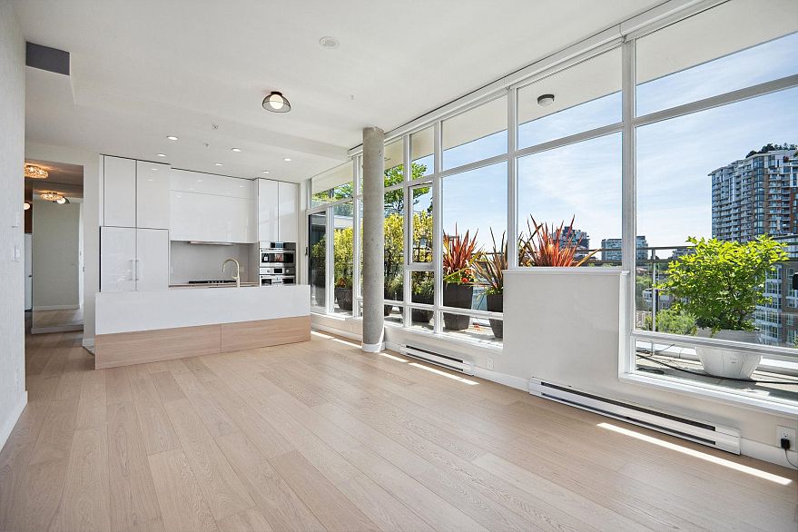 PH4 2321 Scotia Street