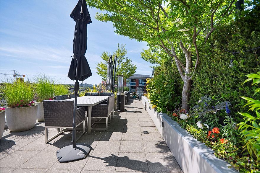 PH4 2321 Scotia Street