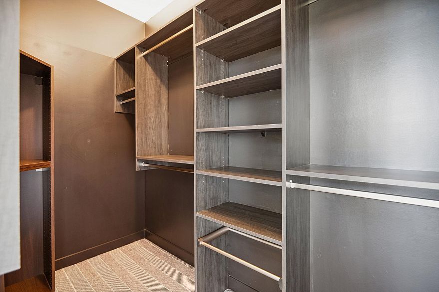 PH4 2321 Scotia Street