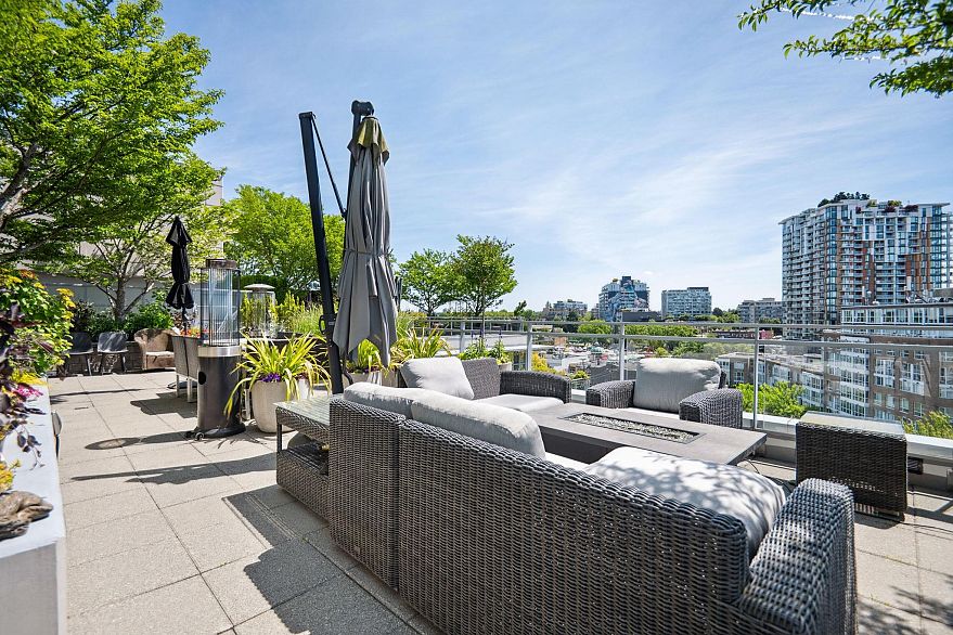 PH4 2321 Scotia Street