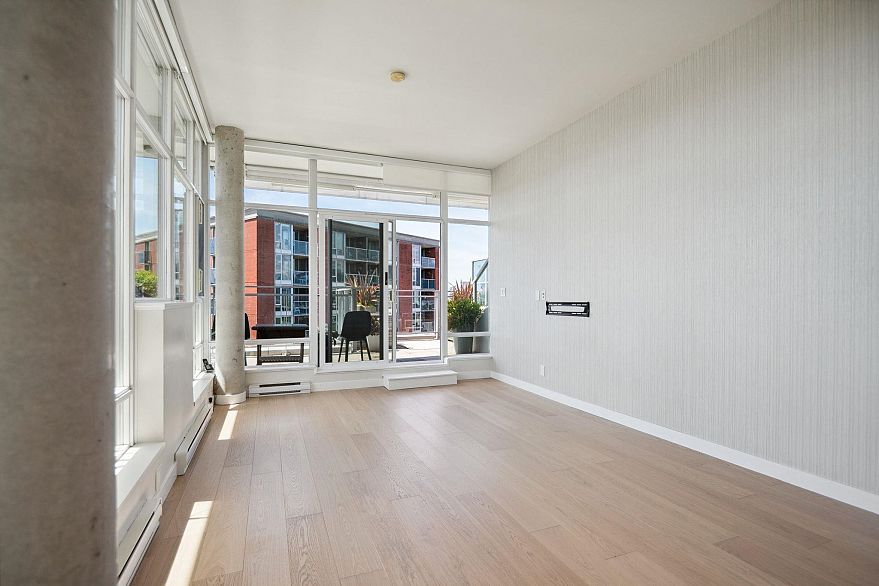 PH4 2321 Scotia Street