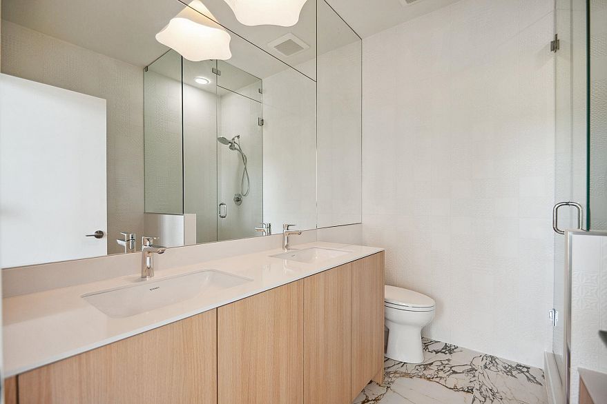 PH4 2321 Scotia Street