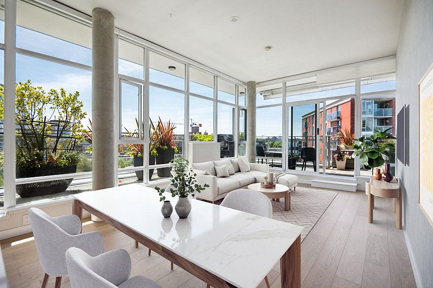 PH4 2321 Scotia Street