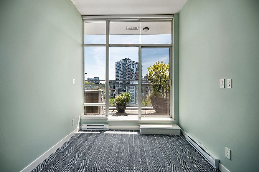 PH4 2321 Scotia Street