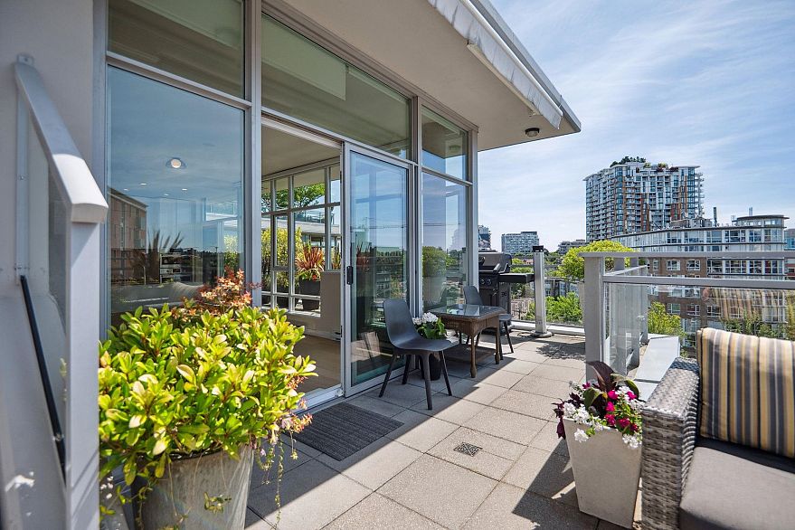 PH4 2321 Scotia Street