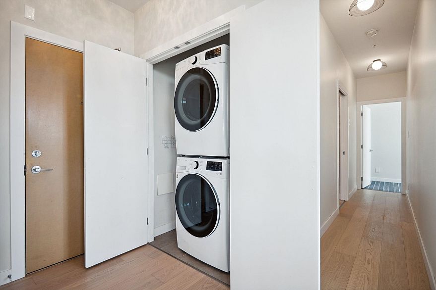 PH4 2321 Scotia Street