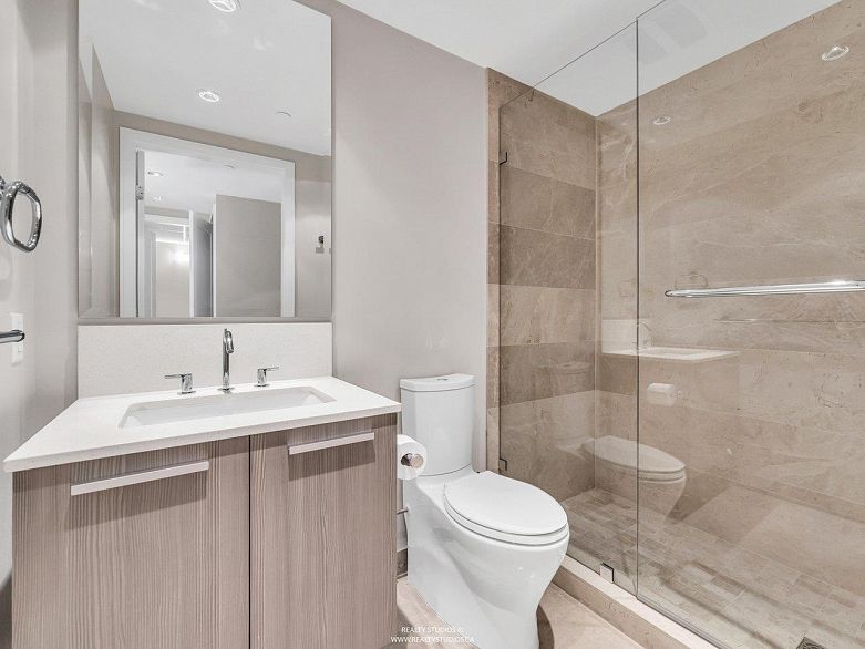 905 1221 Bidwell Street