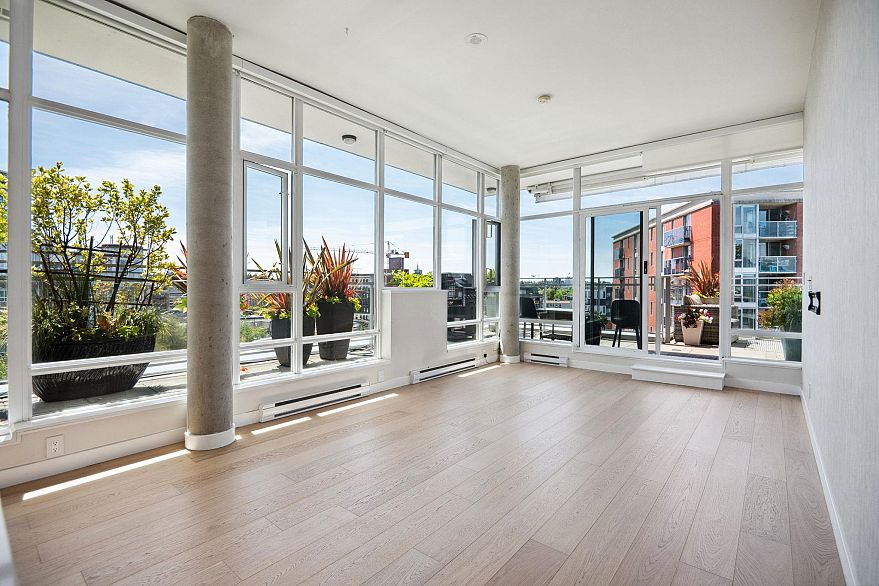 PH4 2321 Scotia Street