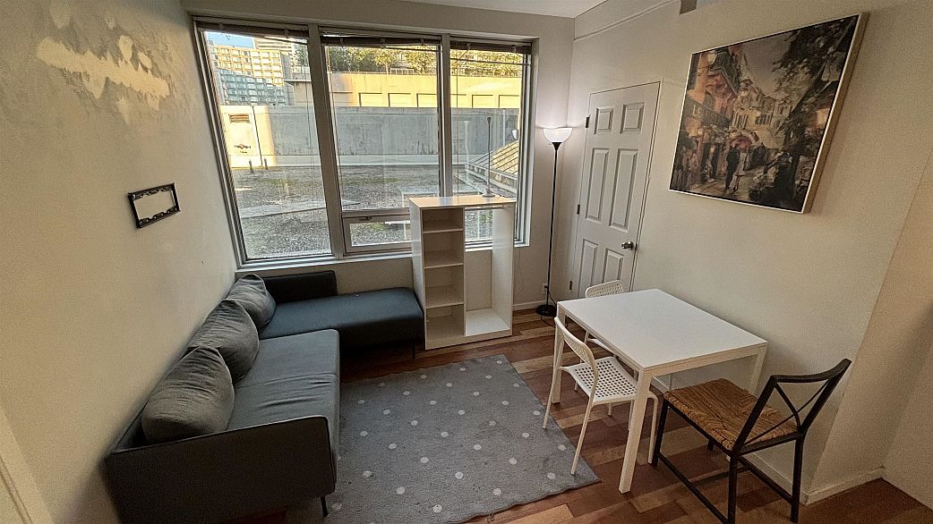 310 989 Nelson Street