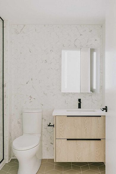 209 322 E 15th Avenue