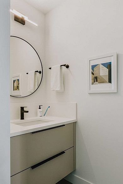 209 322 E 15th Avenue