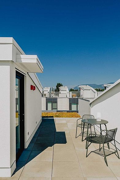 209 322 E 15th Avenue