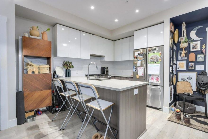 202 3588 Sawmill Crescent