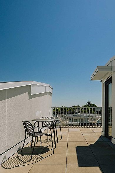 209 322 E 15th Avenue