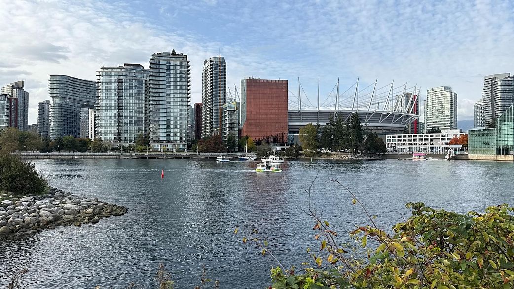 1210 1708 Columbia Street