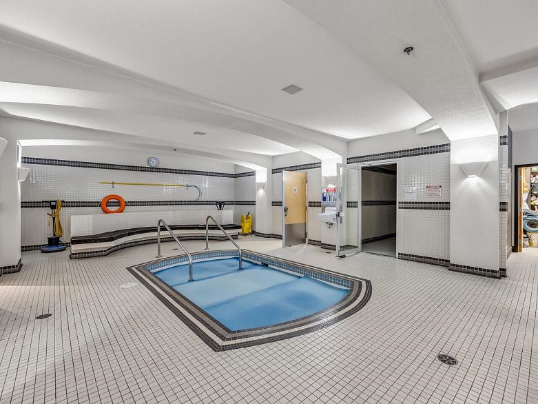 2104 969 Richards Street