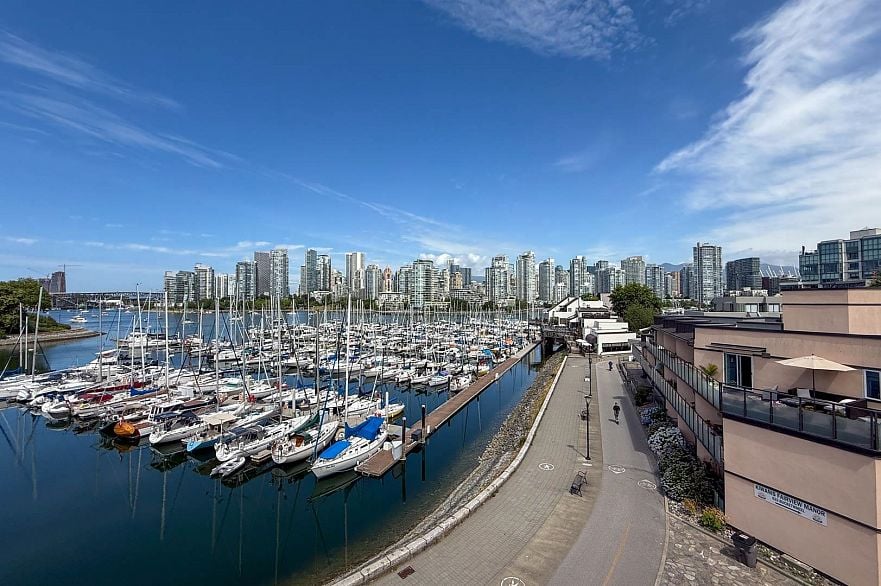 248 658 LEG-IN-BOOT SQUARE, Vancouver BC V5Z 4B3