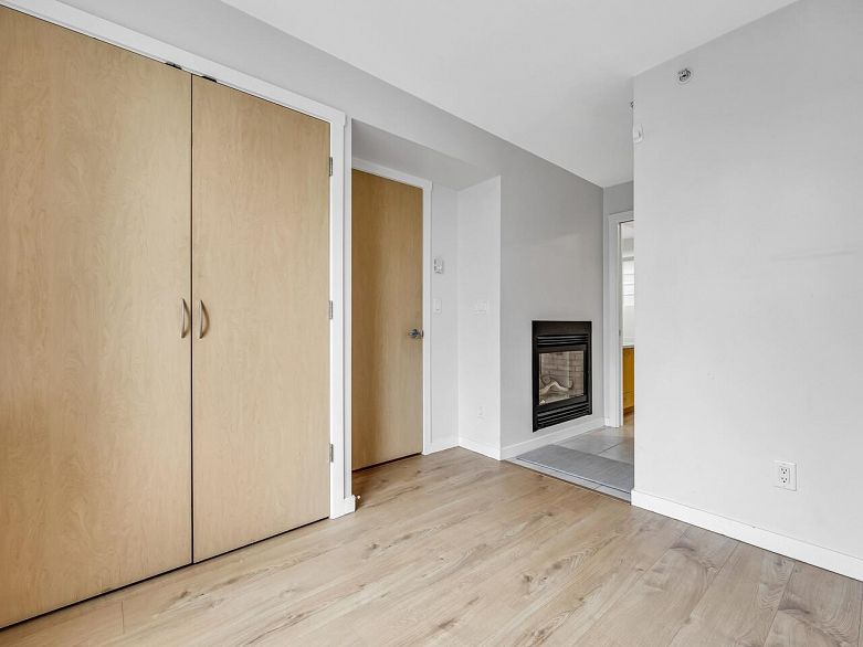 2104 969 Richards Street