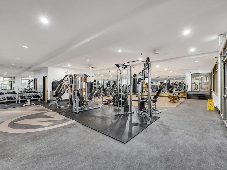 2104 969 Richards Street